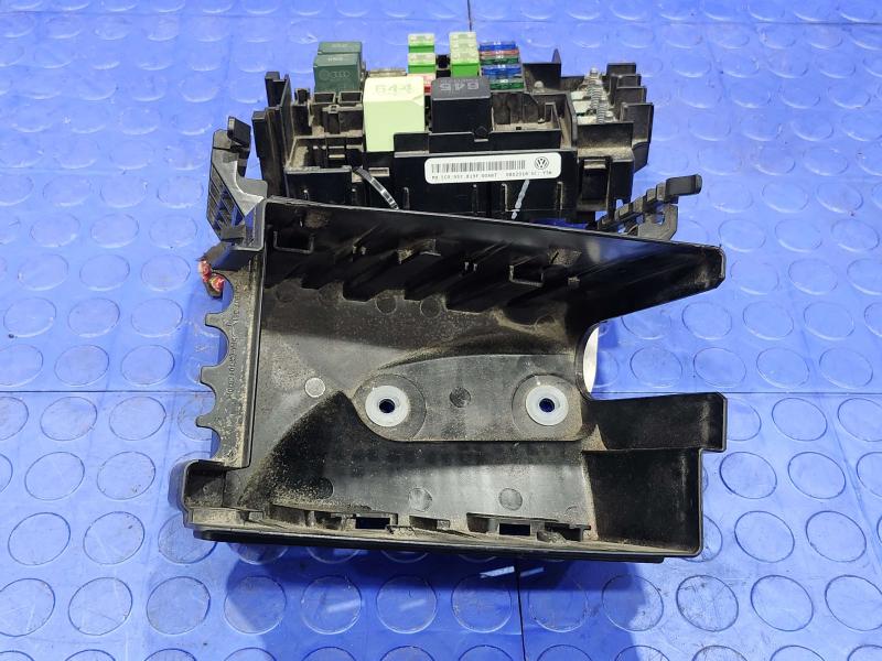 2018 Volkswagen Passat Engine Fuse Box