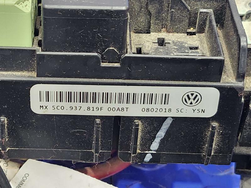 2018 Volkswagen Passat Engine Fuse Box