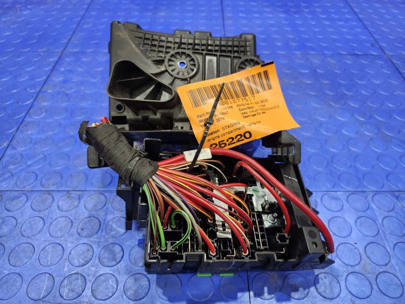 2018 Volkswagen Passat Engine Fuse Box