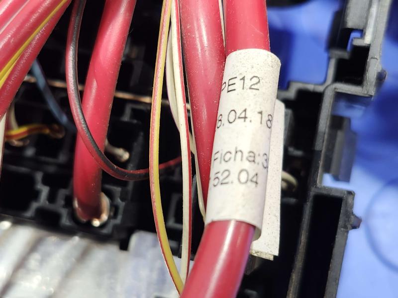 2018 Volkswagen Passat Engine Fuse Box