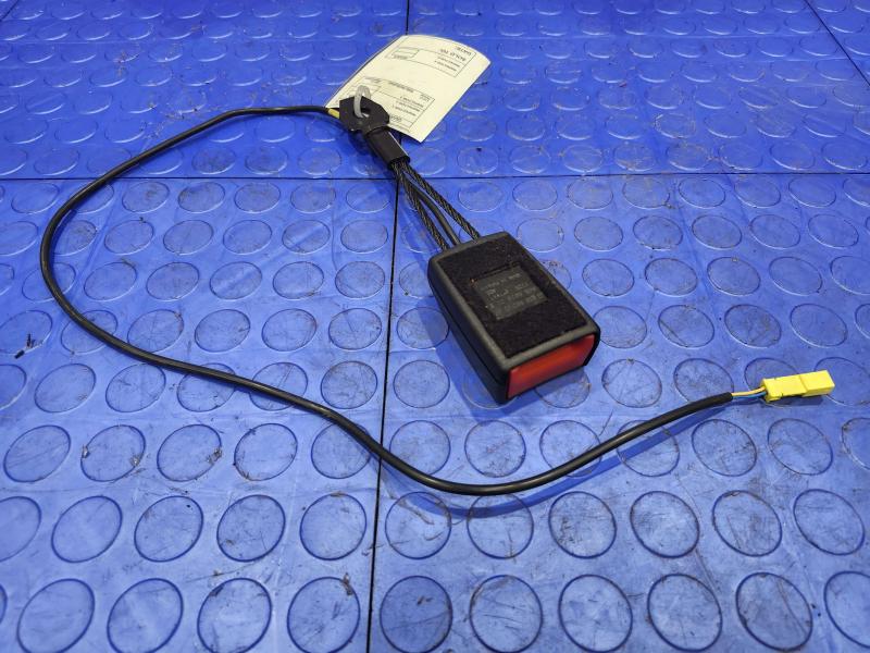 2012 Mercedes Sprinter Front Seat Belt