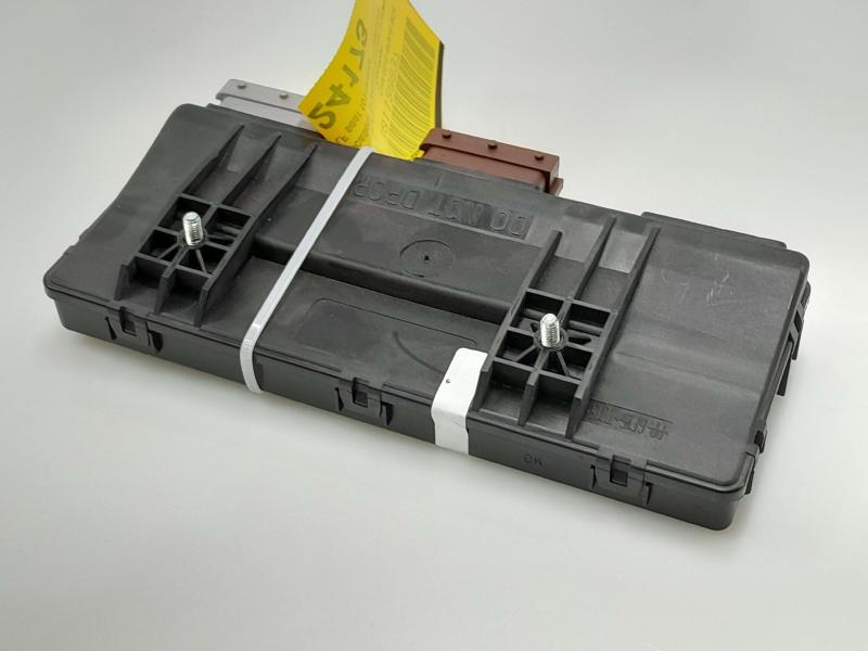 2012-2016 Tesla Model S Front Driver Seat Memory Control Module OEM 1011838-00-F