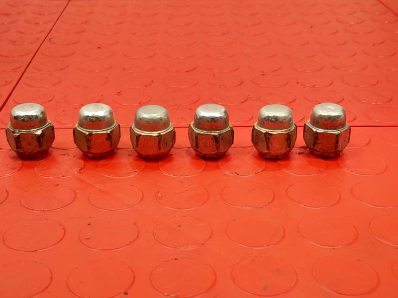 2006 Nissan Pathfinder Lug Nuts