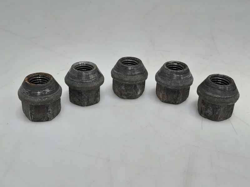 2007 Cadillac DTS Lug Nuts