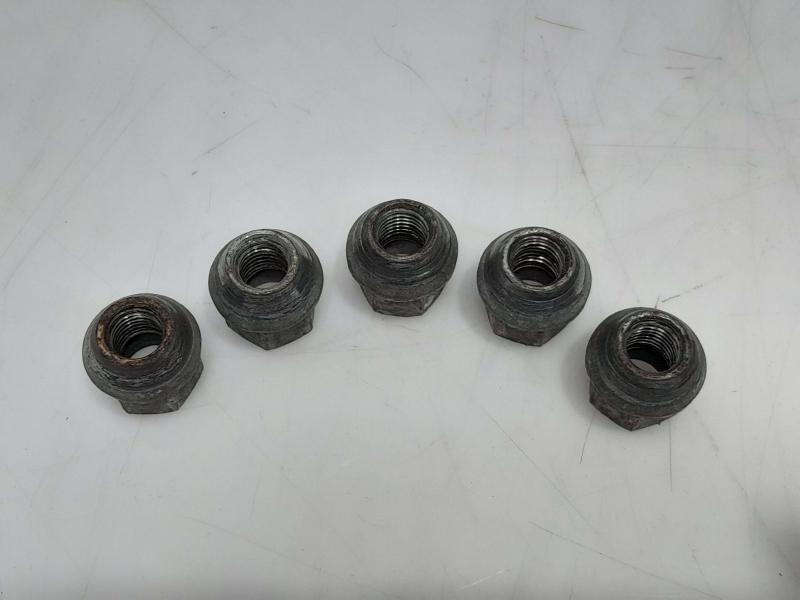 2007 Cadillac DTS Lug Nuts