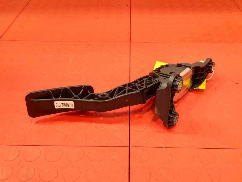 2020-2024 Kia Soul Accelerator Pedal Assembly Genuine OEM Part 32700F2100