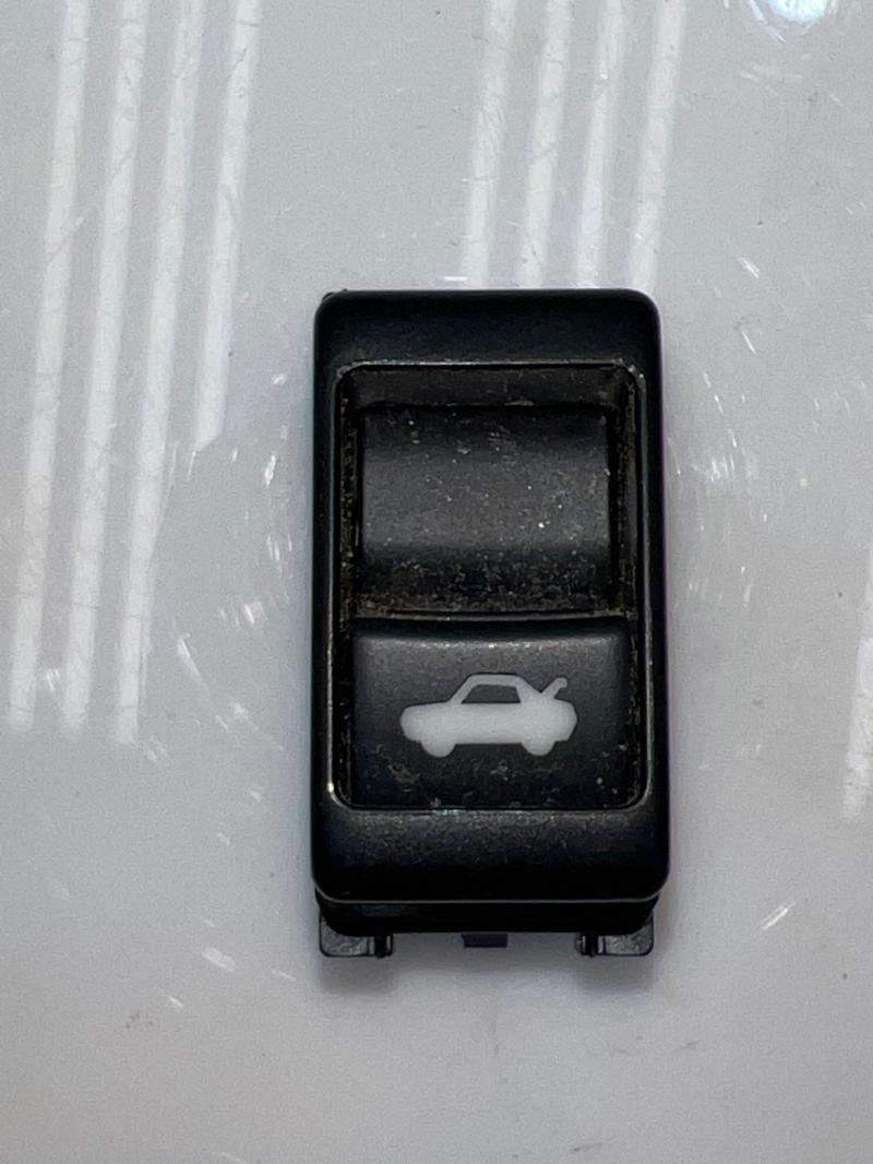 2013 - 2019 Nissan Sentra Trunk Release Switch OEM 25380-JF00A