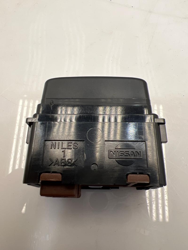 2013 - 2019 Nissan Sentra Trunk Release Switch OEM 25380-JF00A