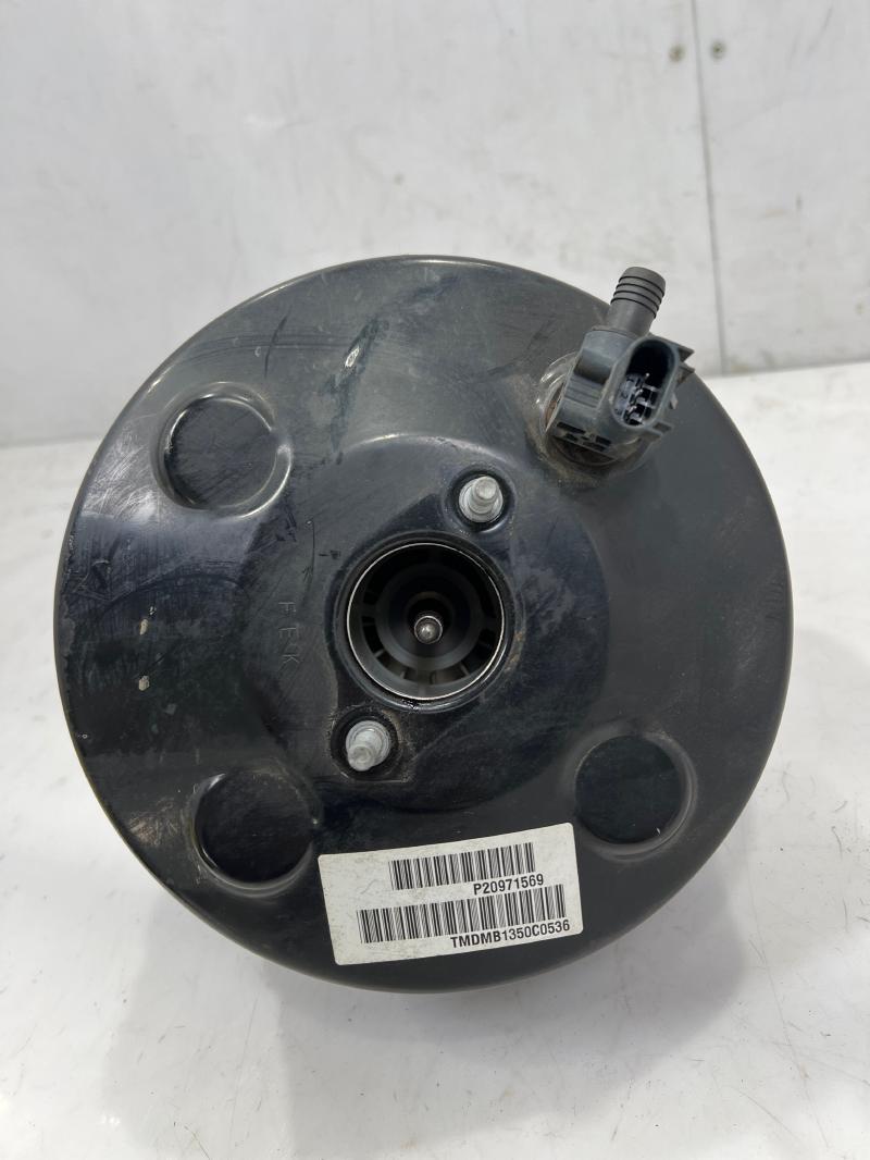 2011 - 2017 GM Chevy Equinox GMC Terrain Power Brake Booster OEM 22807707