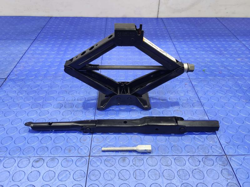 2017 Chevrolet Malibu Jack Assembly