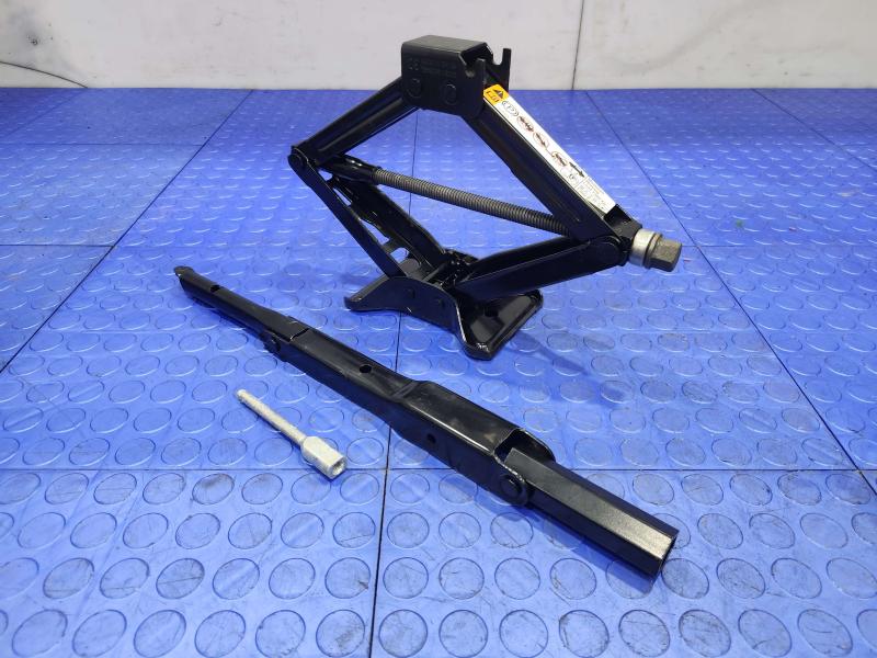 2017 Chevrolet Malibu Jack Assembly