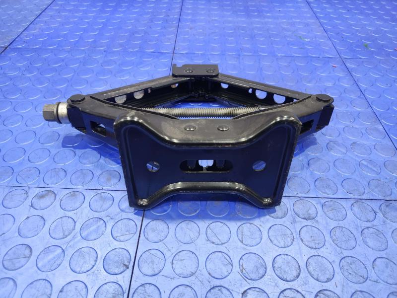 2017 Chevrolet Malibu Jack Assembly