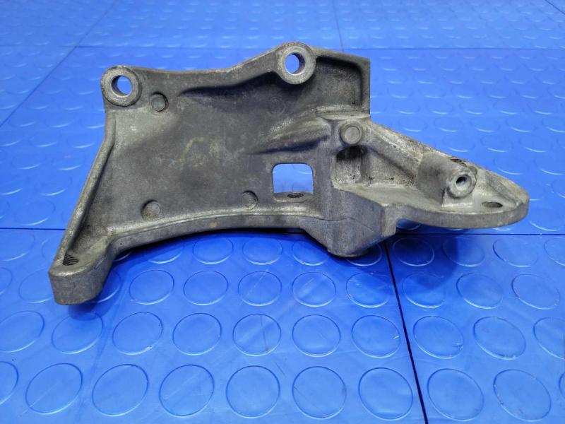 2015 Subaru Legacy Alternator Bracket