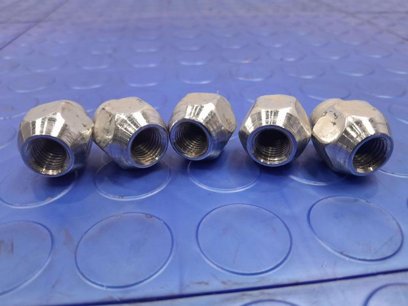 2020 Hyundai Elantra Lug Nuts
