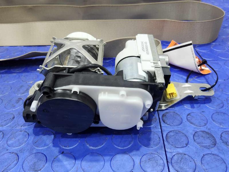 2012 Mercedes ML-Class Front Seat Belt