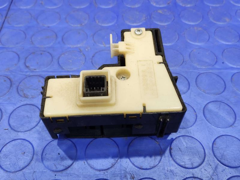2010-2011 Toyota Prius Hazard Light Control Switch Genuine OEM 8401247021