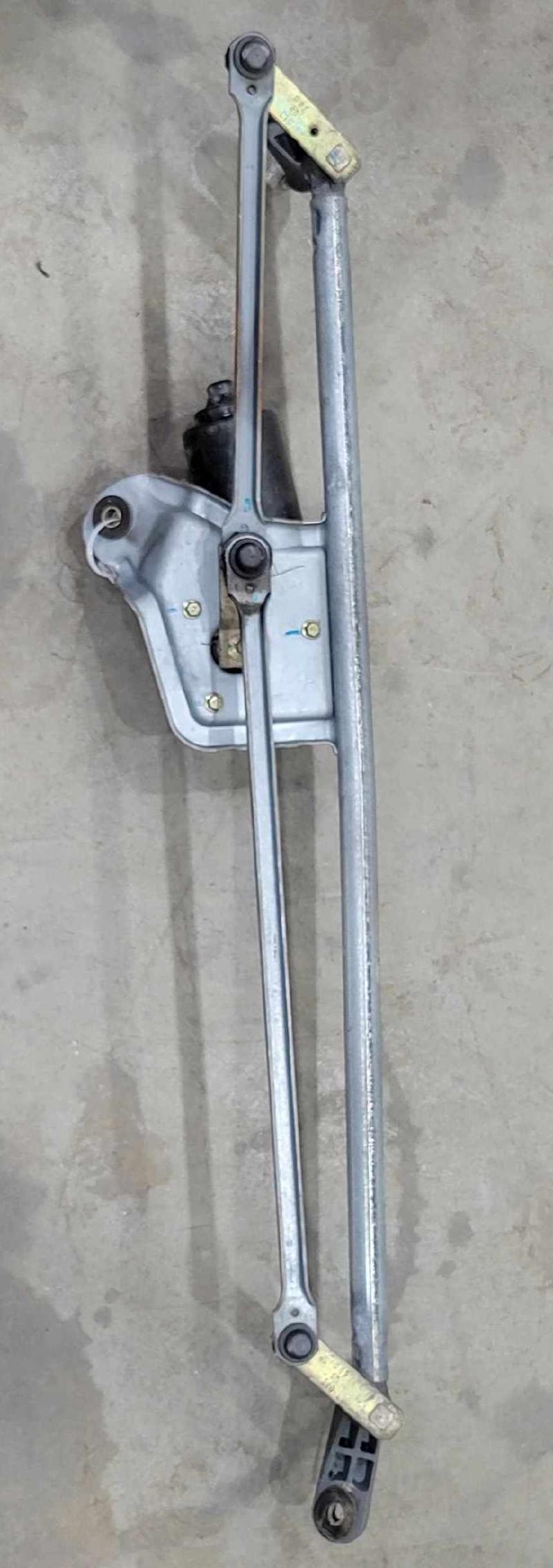 2004 Lincoln Navigator Wiper Motor Front
