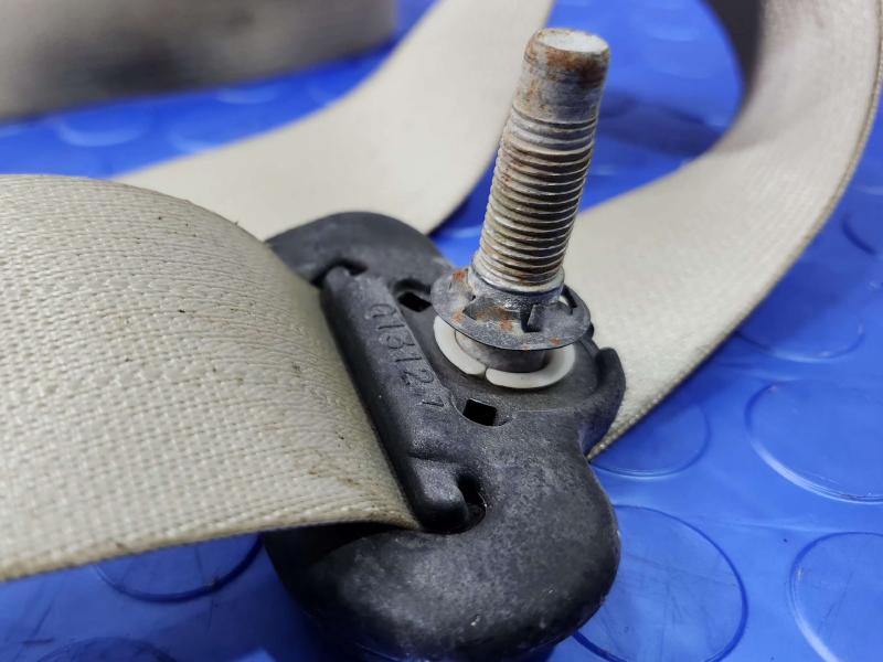 2014 Chrysler 300 Rear Seat Belt