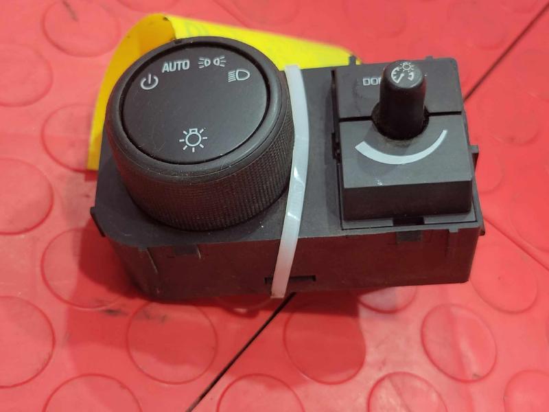 2008 Chevrolet Silverado 1500 Headlight Switch (Dash Mtd)