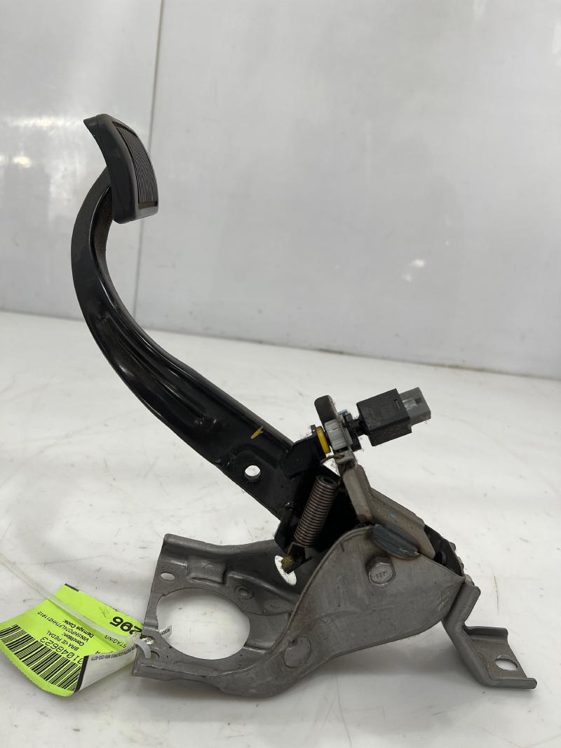 2016 - 2018 Hyundai Elantra Sedan Brake Pedal Assembly OEM 32800-F2200