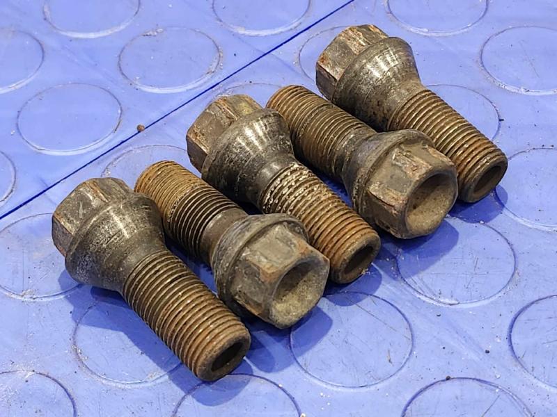 2014 MINI Cooper Countryman Lug Nuts