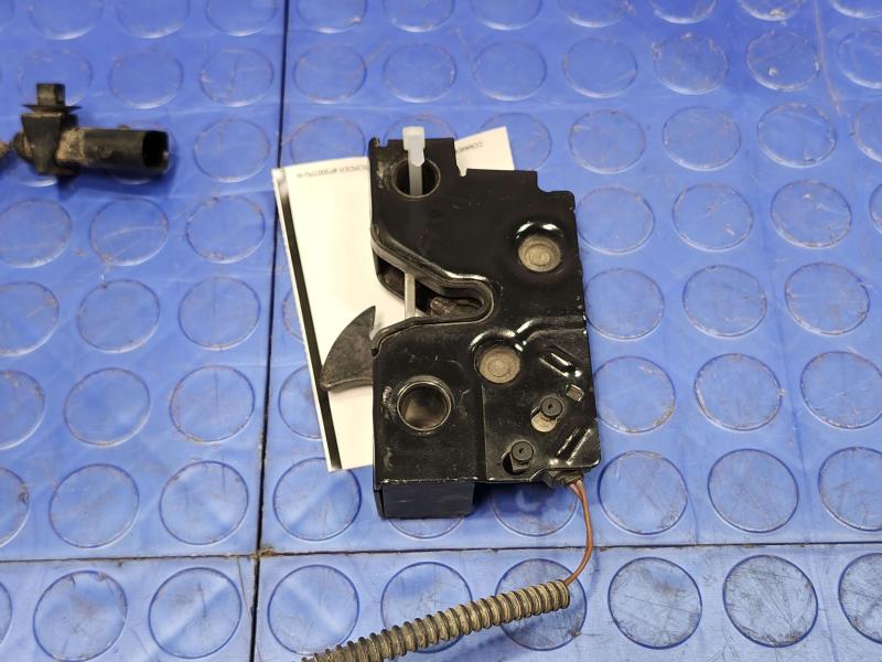 2015 Volkswagen Beetle Hood Latch