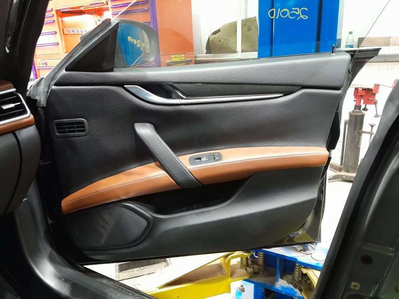 2018 Maserati Ghibli Front Door Trim Panel