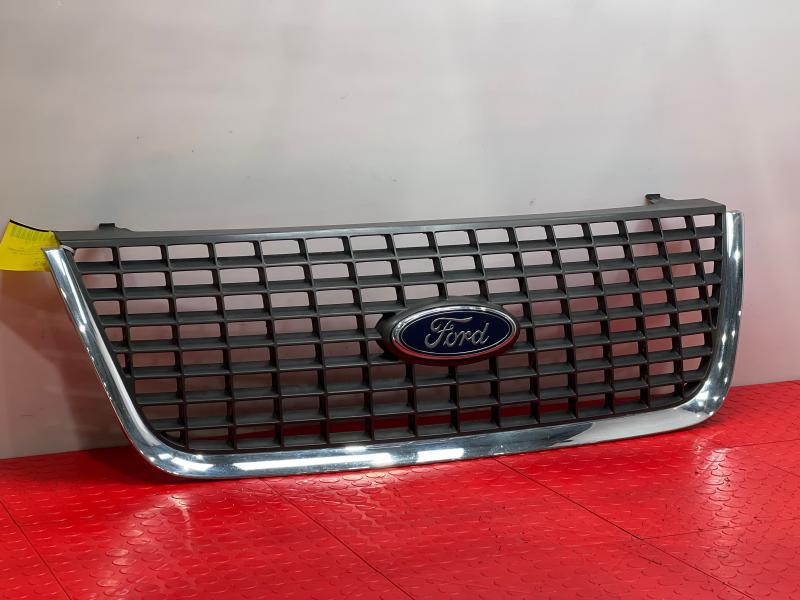 2004-2006 Ford Expedition XLS XLT Grille Assembly with Emblem OEM 2L1Z8200AAA
