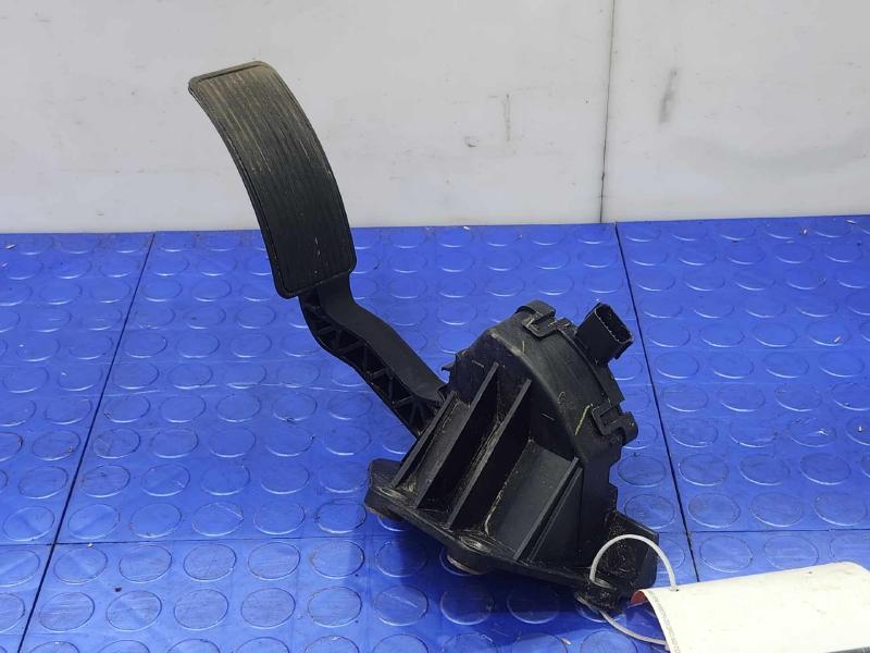 2013 Ford F-350 Super Duty Pedal Assembly
