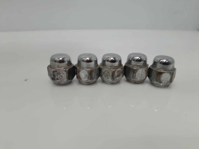 2015 Nissan Pathfinder Lug Nuts