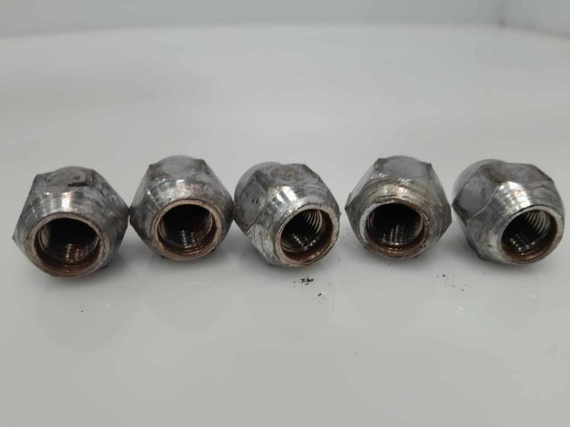 2015 Nissan Pathfinder Lug Nuts