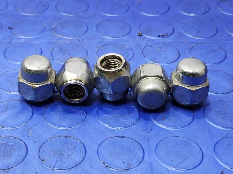 2015 Nissan Leaf Lug Nuts