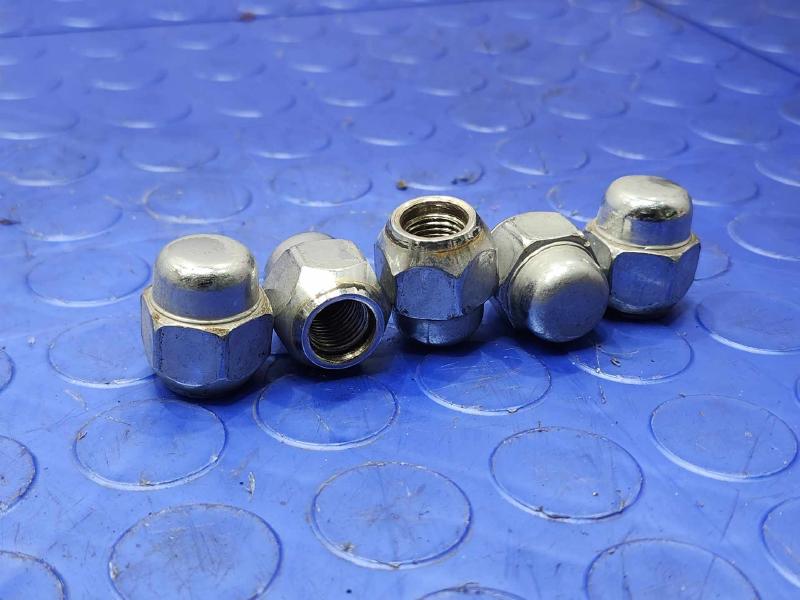 2015 Nissan Leaf Lug Nuts