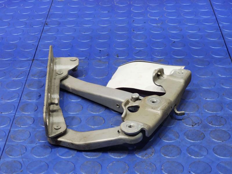 2006 Mercedes CLS-Class Hood Hinge