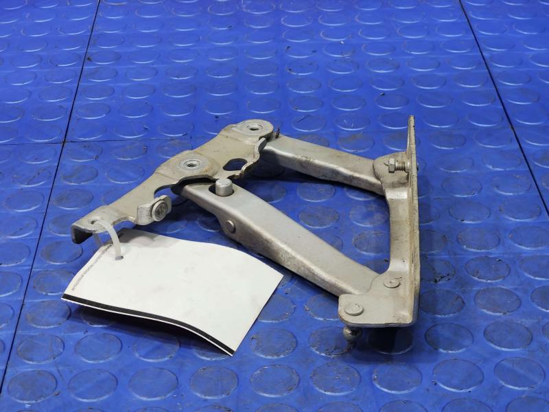 2006 Mercedes CLS-Class Hood Hinge