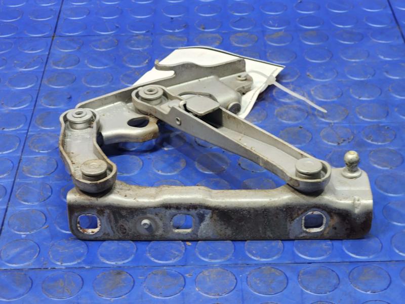 2006 Mercedes CLS-Class Hood Hinge