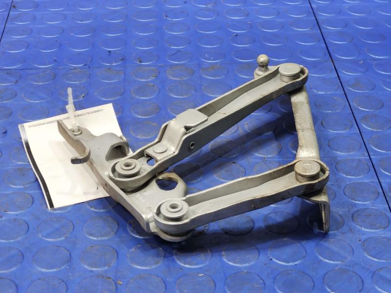 2006 Mercedes CLS-Class Hood Hinge