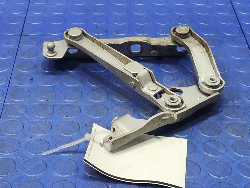 2006 Mercedes CLS-Class Hood Hinge
