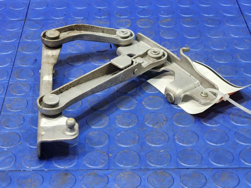 2006 Mercedes CLS-Class Hood Hinge