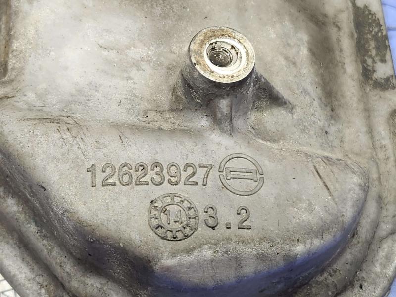 2015 GMC Yukon XL Valve Cover