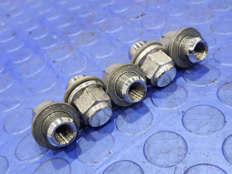 2017 Toyota Prius Lug Nuts