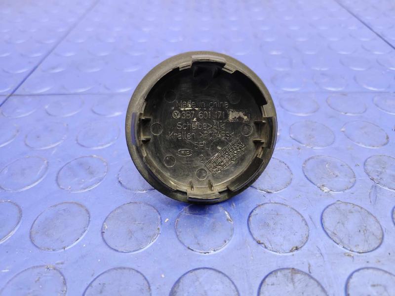 2009-2014 Volkswagen Routan Alloy Wheel Center Cap Genuine OEM 3B7601171