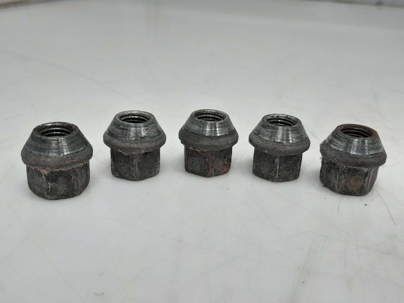 2007 Cadillac DTS Lug Nuts