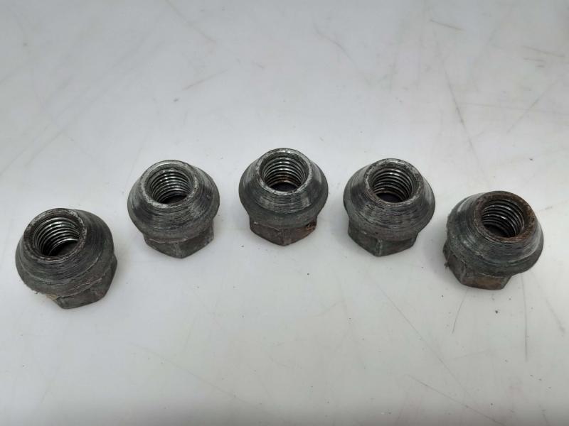 2007 Cadillac DTS Lug Nuts