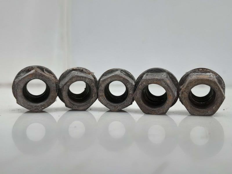 2007 Cadillac DTS Lug Nuts