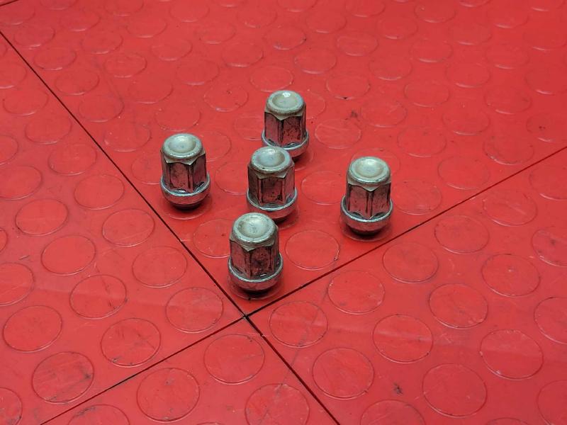 2014 Ford Fusion Lug Nuts