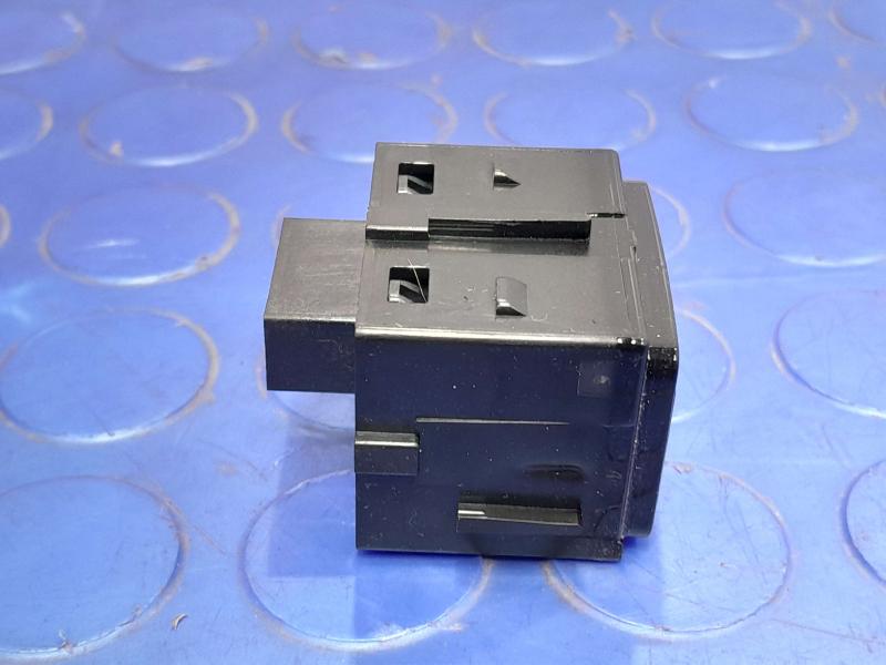 2017-2019 Jaguar XE Driver Door Lock Control Switch Genuine OEM T2H4025