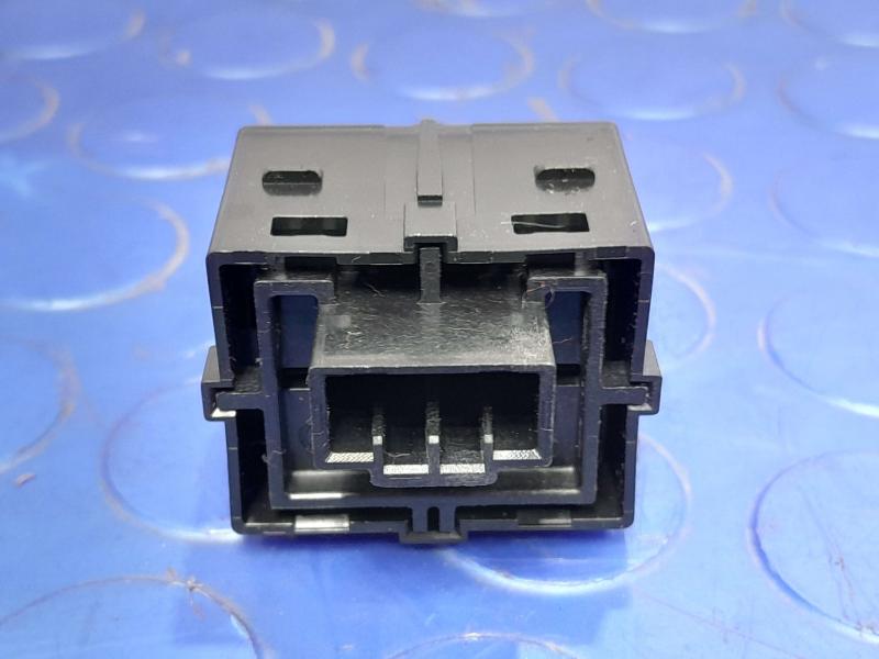 2017-2019 Jaguar XE Driver Door Lock Control Switch Genuine OEM T2H4025