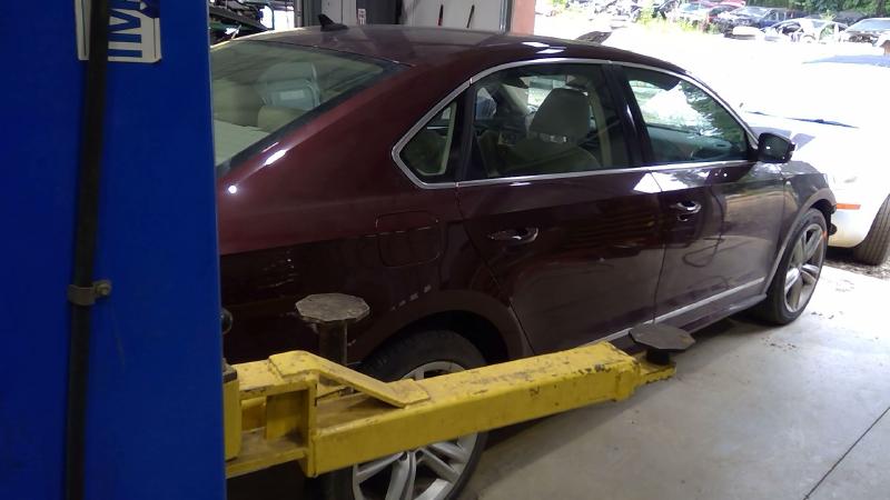 2013 Volkswagen Passat Center Pillar