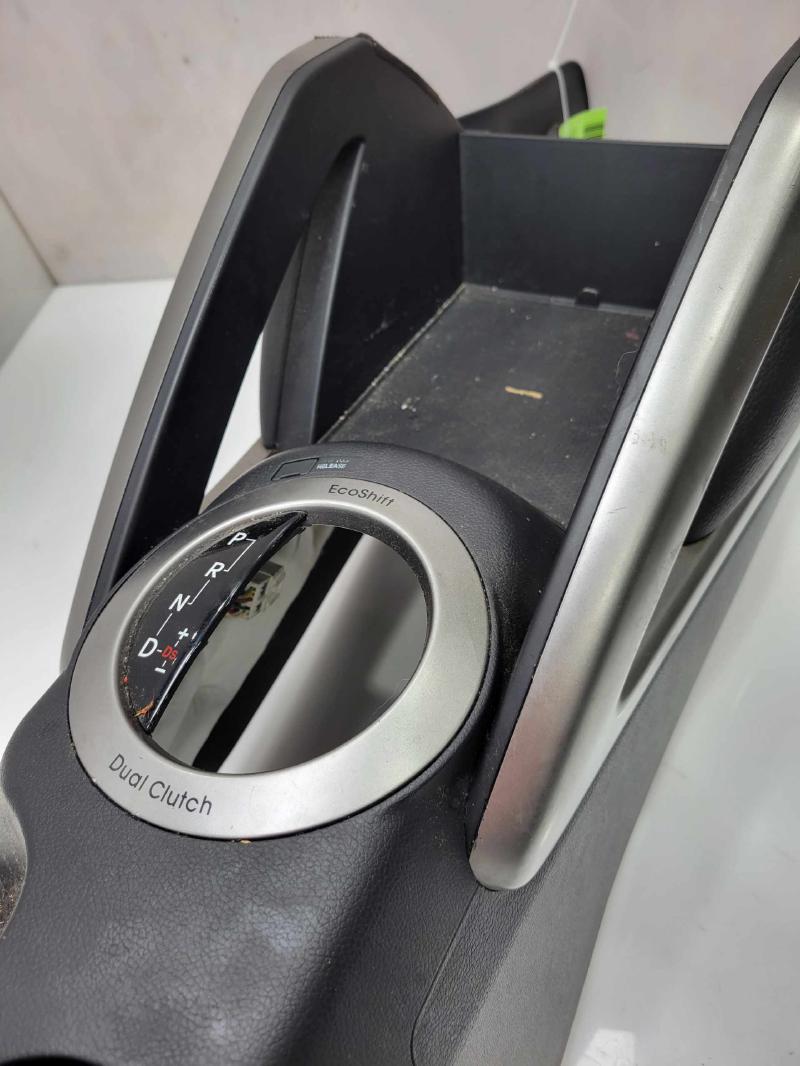 2013 Hyundai Veloster Front Console